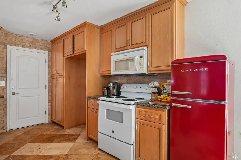 148 Columbia Drive Vacaville, CA 95687