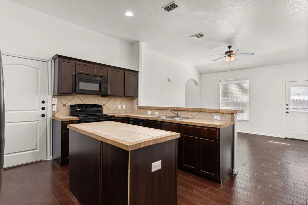 586 Creekside Circle New Braunfels, TX 78130