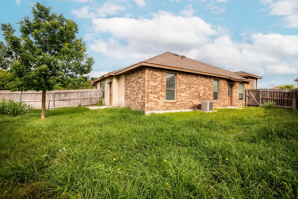 586 Creekside Circle New Braunfels, TX 78130