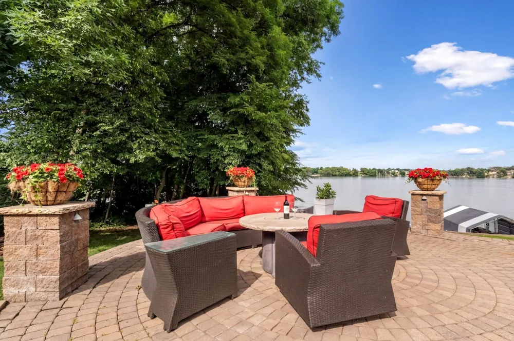 25701 Willow Lane New Prague, MN 56071