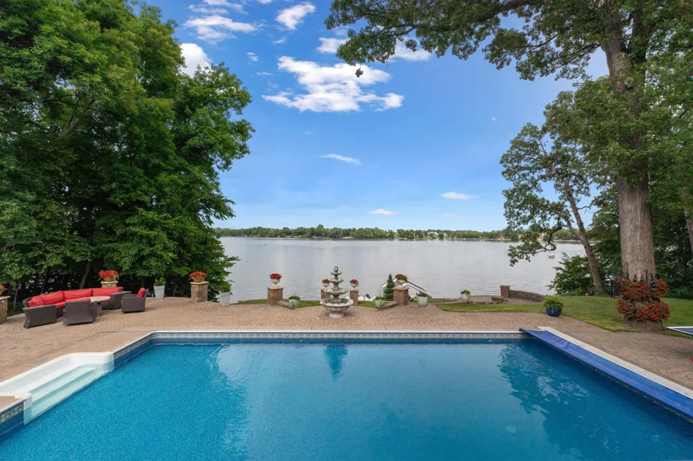 25701 Willow Lane New Prague, MN 56071
