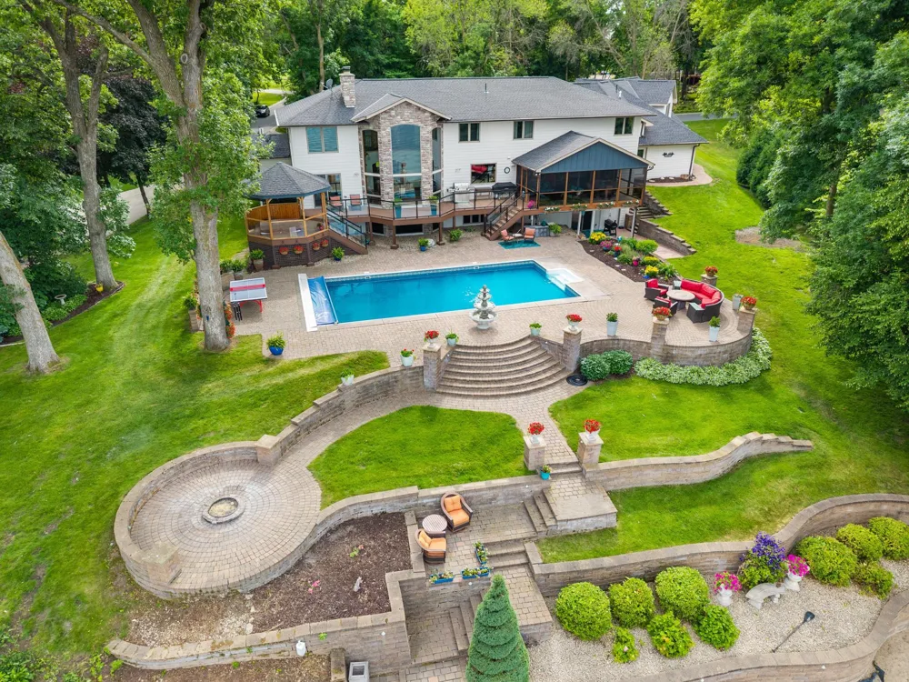 25701 Willow Lane New Prague, MN 56071