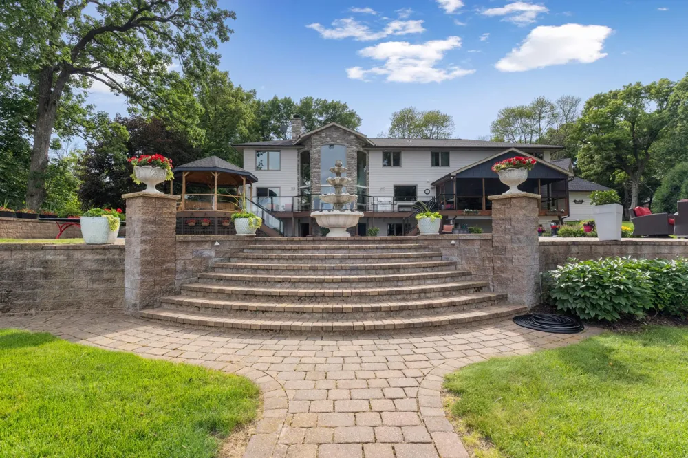 25701 Willow Lane New Prague, MN 56071