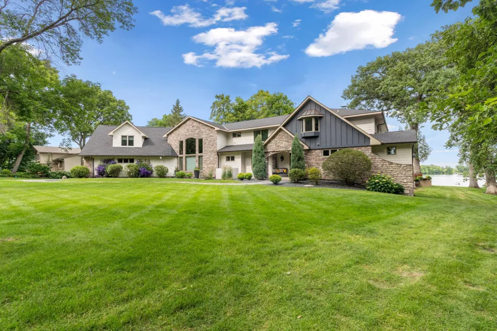 25701 Willow Lane New Prague, MN 56071