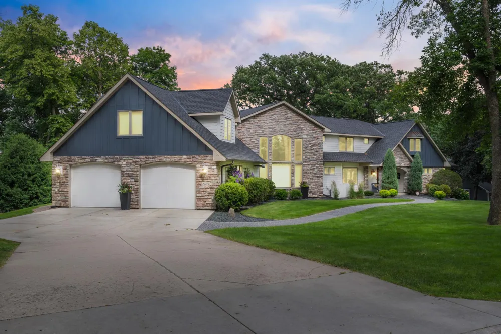 25701 Willow Lane New Prague, MN 56071