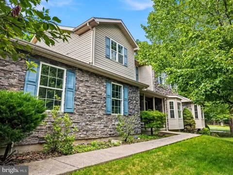 2 PINEWOOD CIRCLE