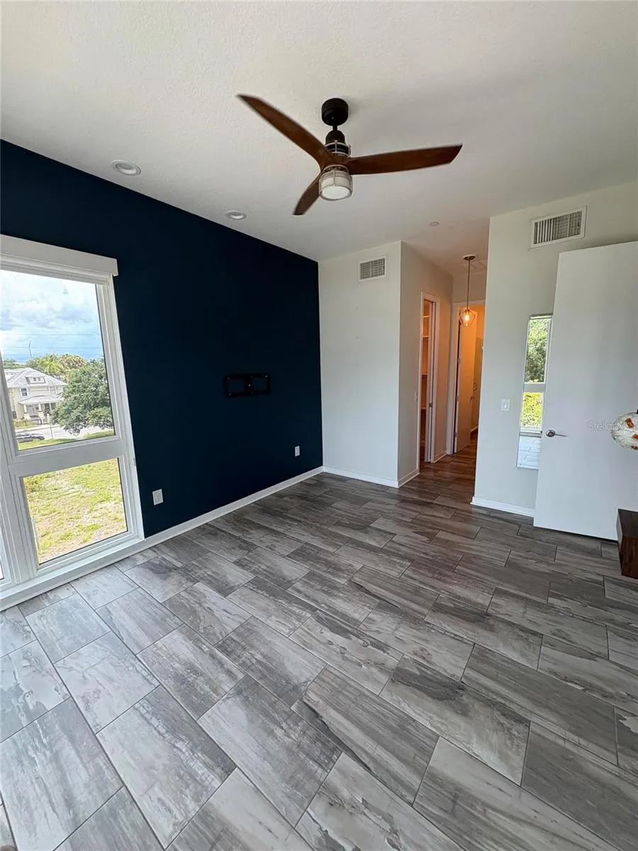 343 8TH STREET St Petersburg, FL 33701