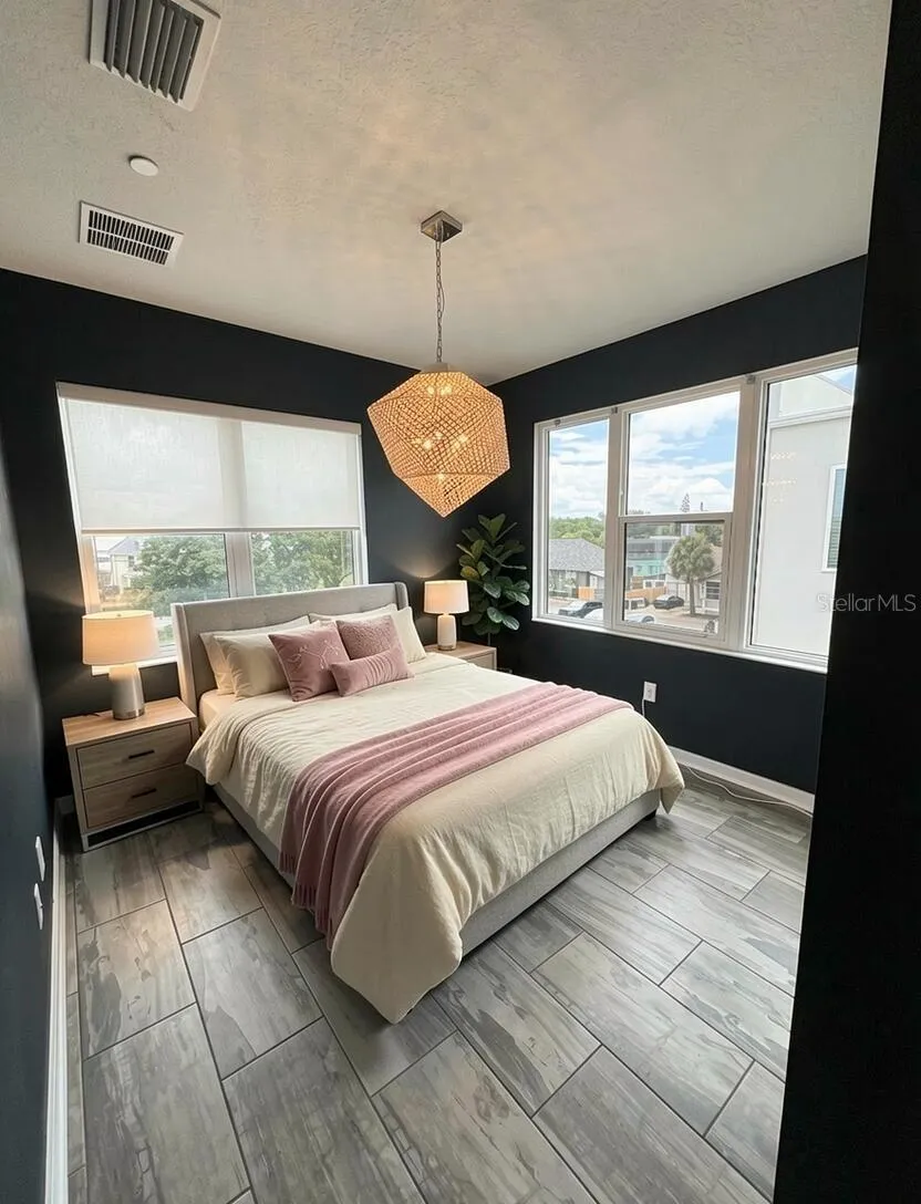343 8TH STREET St Petersburg, FL 33701