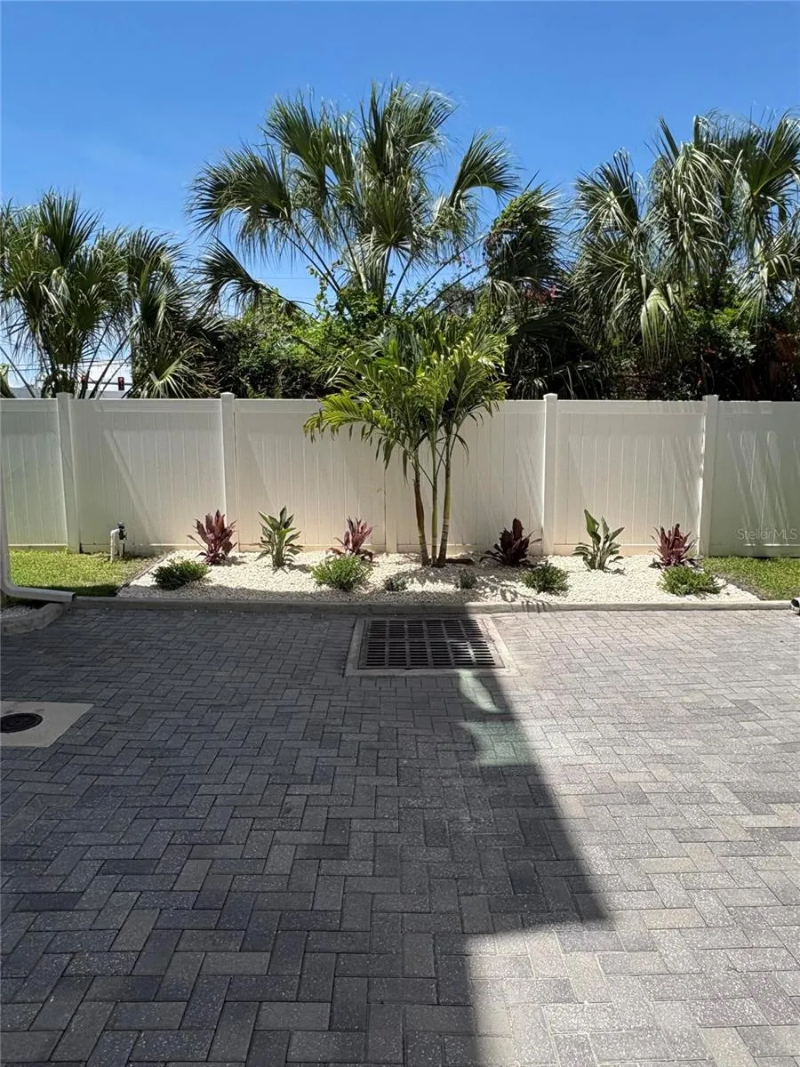 343 8TH STREET St Petersburg, FL 33701