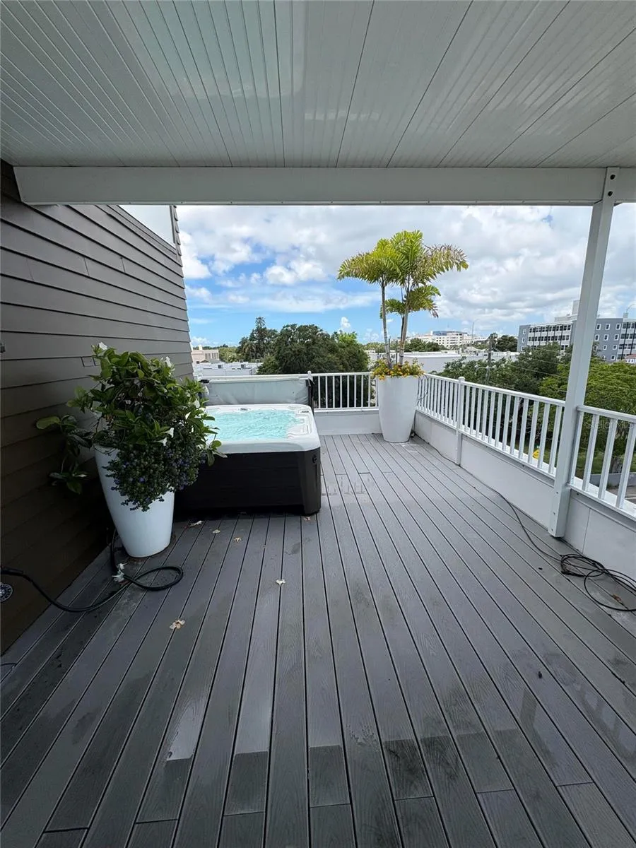 343 8TH STREET St Petersburg, FL 33701