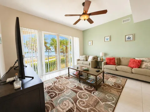35 Harbour Isle Drive W #202