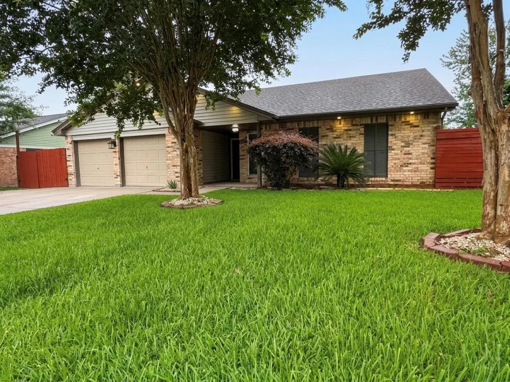 2203 S Houston Road Pasadena, TX 77502