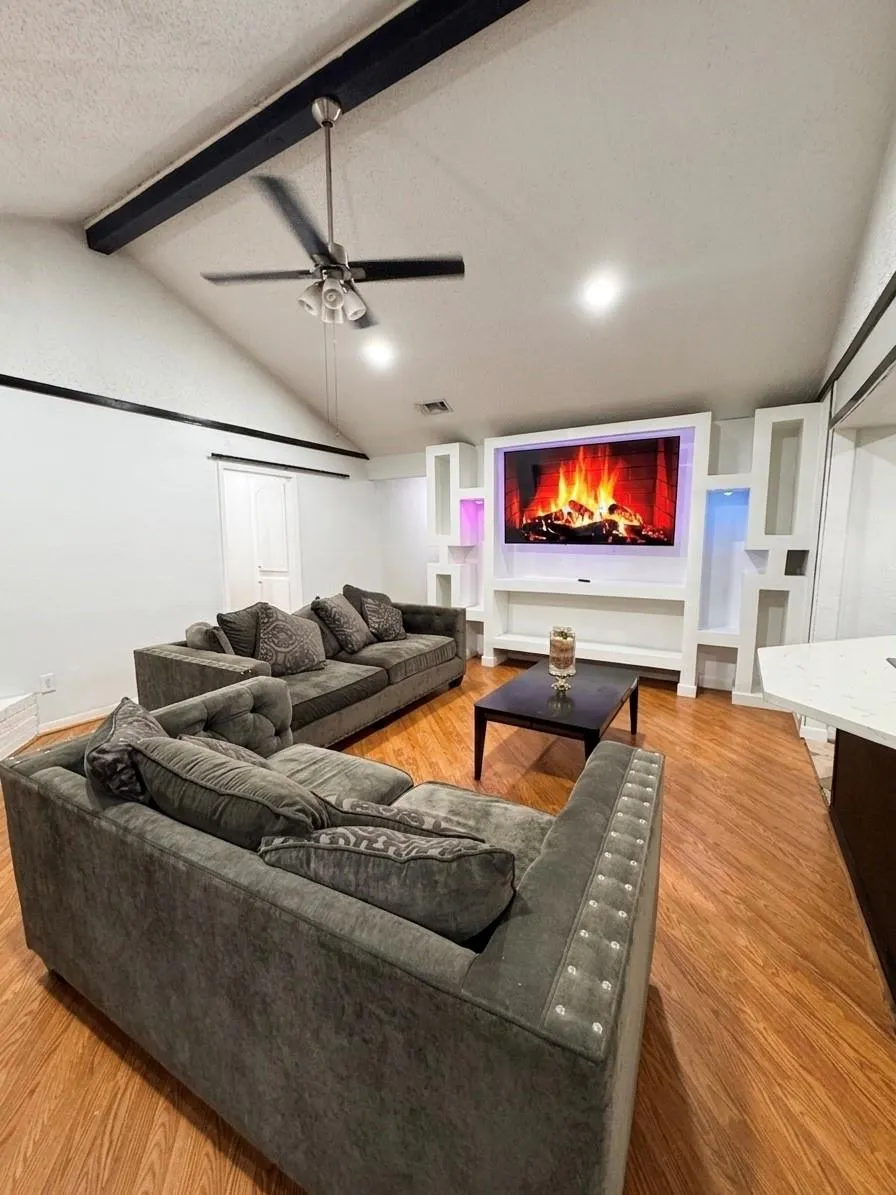 2203 S Houston Road Pasadena, TX 77502