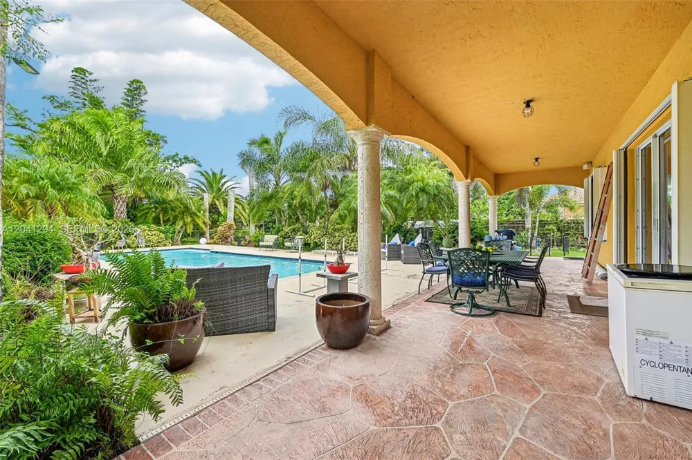 21401 SW 187th Ave Miami, FL 33187