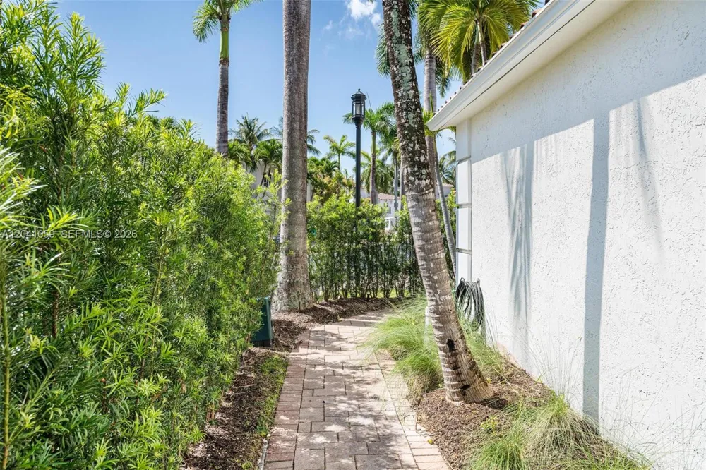 20940 NE 31st Pl Aventura, FL 33180