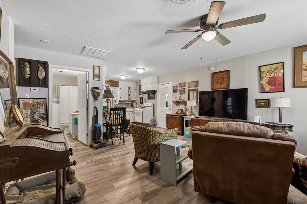 7705 Navajo Trail Lake Worth, TX 76135