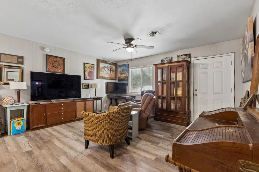 7705 Navajo Trail Lake Worth, TX 76135