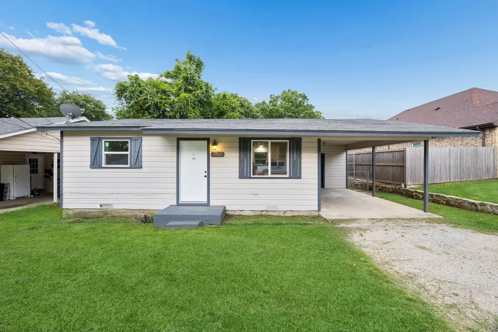 7705 Navajo Trail Lake Worth, TX 76135