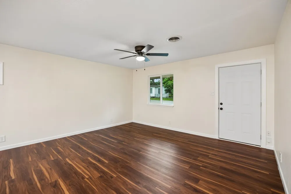7705 Navajo Trail Lake Worth, TX 76135