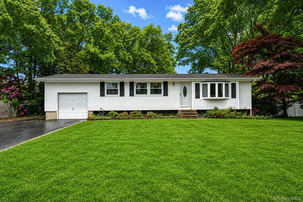 16 Lodge Lane East Setauket, NY 11733