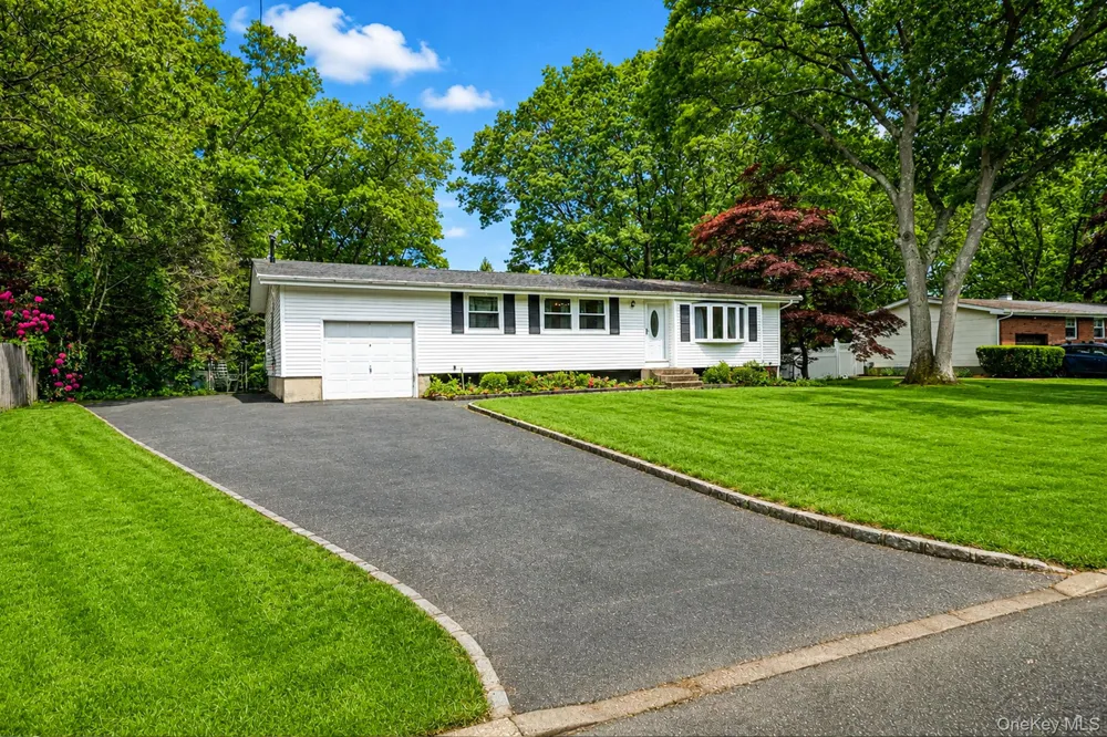 16 Lodge Lane East Setauket, NY 11733