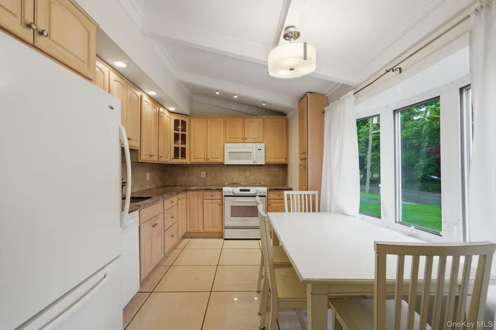 16 Lodge Lane East Setauket, NY 11733
