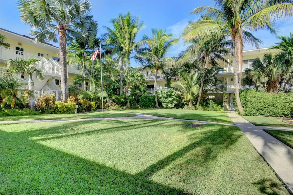 6520 Ocean Boulevard #30 Ocean Ridge, FL 33435