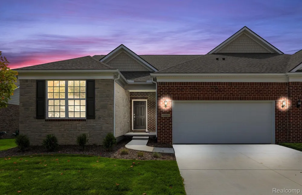 55933 Oak Pointe Drive Shelby Charter Township, MI 48315