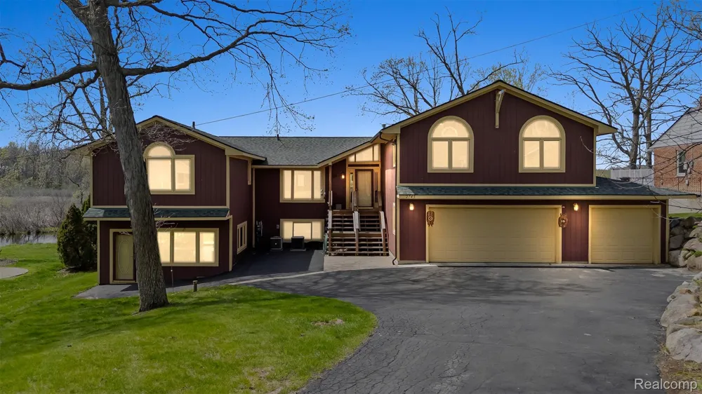 2745 Lari Court West Bloomfield Charter Township, MI 48324