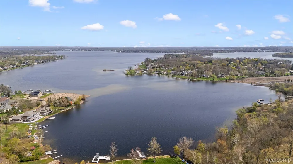 2745 Lari Court West Bloomfield Charter Township, MI 48324