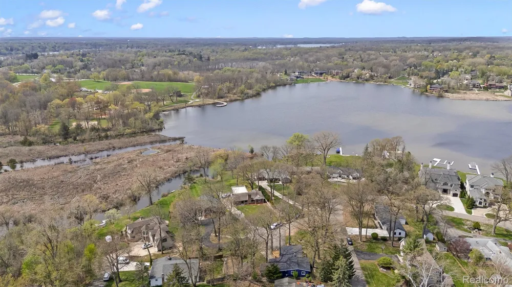 2745 Lari Court West Bloomfield Charter Township, MI 48324