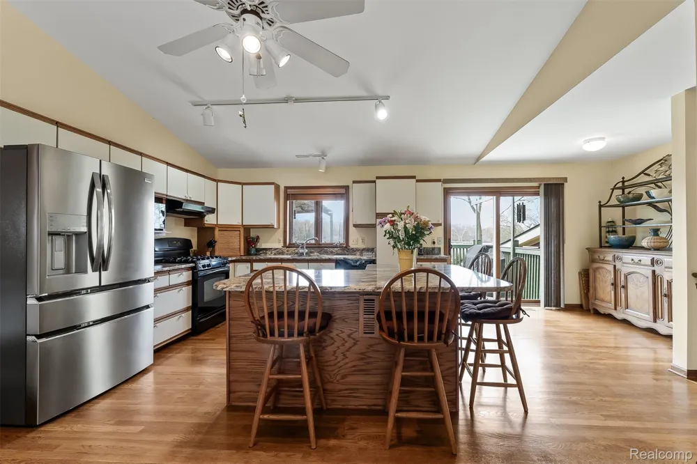 2745 Lari Court West Bloomfield Charter Township, MI 48324