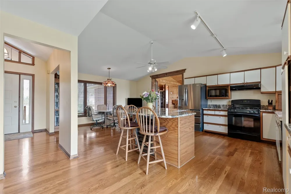 2745 Lari Court West Bloomfield Charter Township, MI 48324