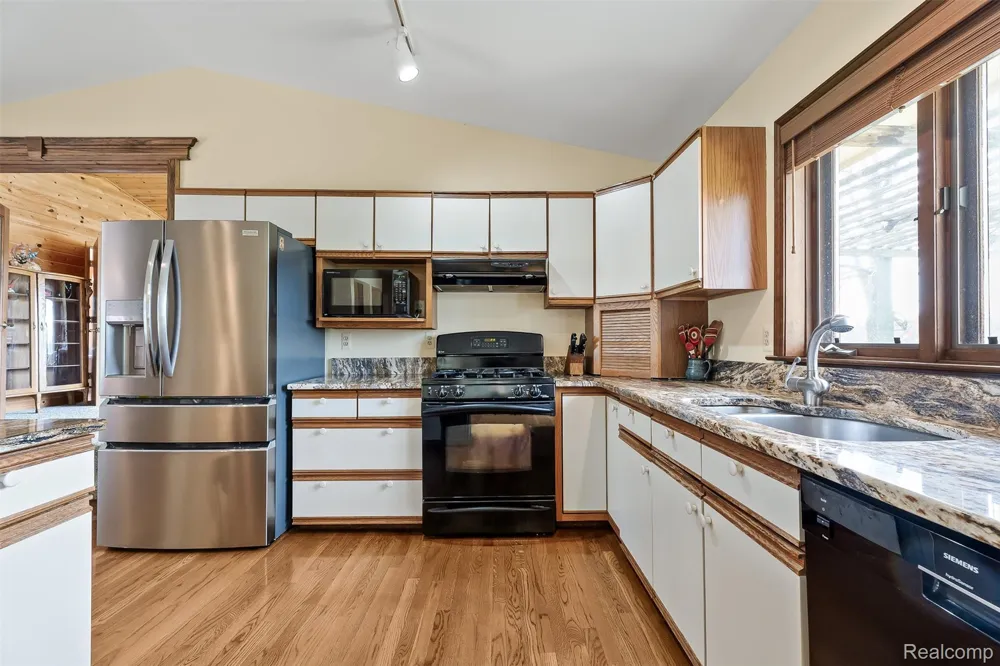 2745 Lari Court West Bloomfield Charter Township, MI 48324
