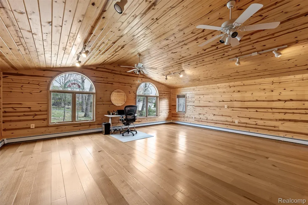 2745 Lari Court West Bloomfield Charter Township, MI 48324