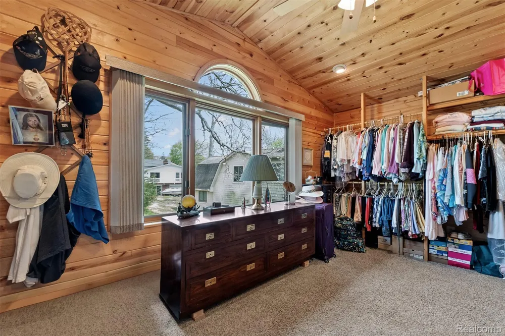 2745 Lari Court West Bloomfield Charter Township, MI 48324