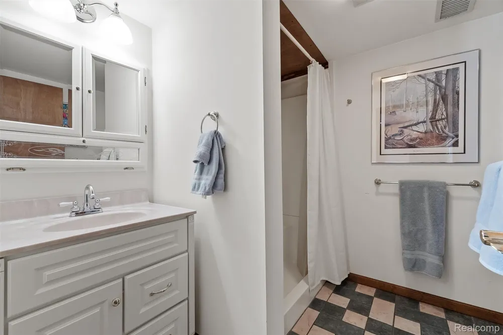 2745 Lari Court West Bloomfield Charter Township, MI 48324