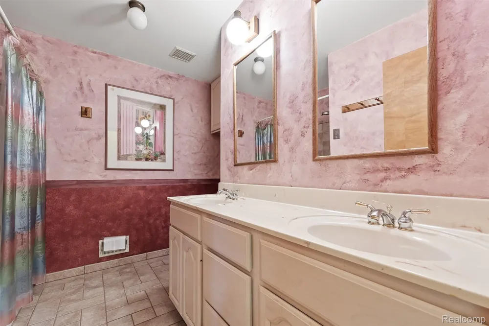 2745 Lari Court West Bloomfield Charter Township, MI 48324