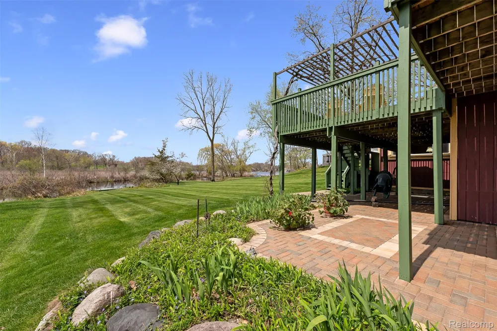 2745 Lari Court West Bloomfield Charter Township, MI 48324