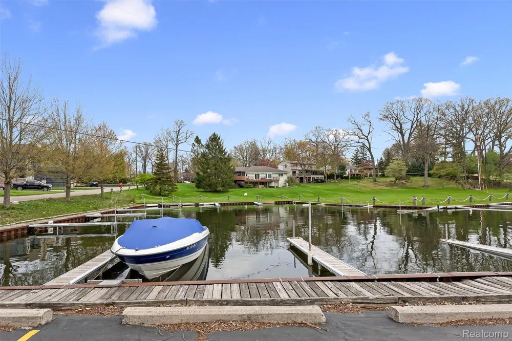 2745 Lari Court West Bloomfield Charter Township, MI 48324
