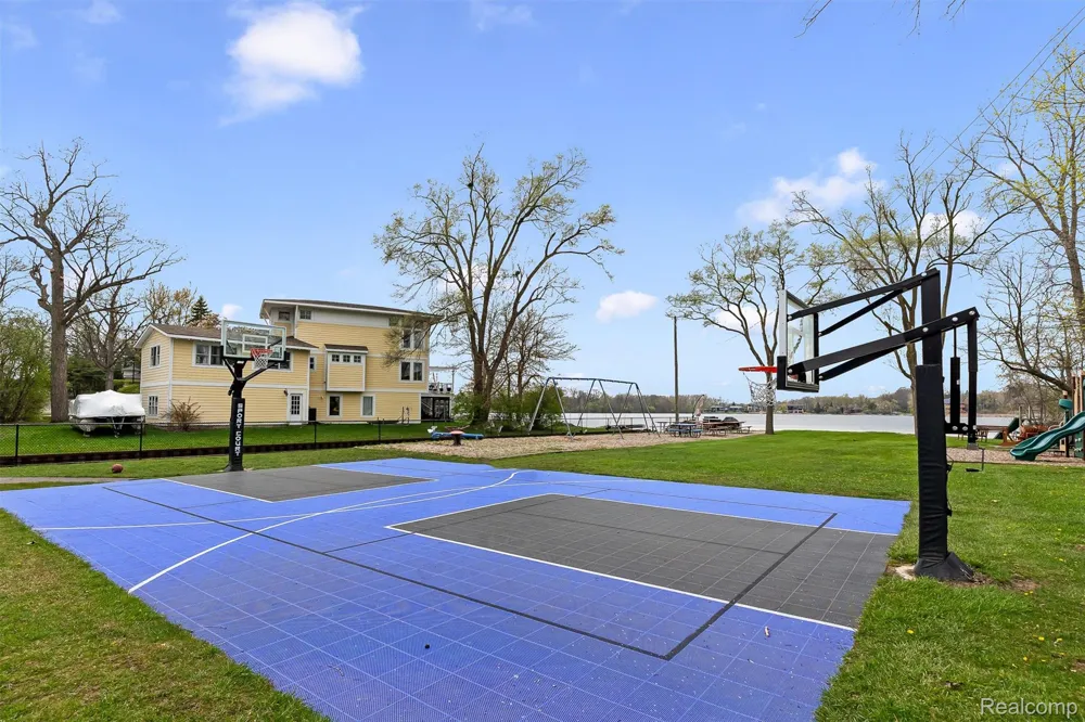 2745 Lari Court West Bloomfield Charter Township, MI 48324