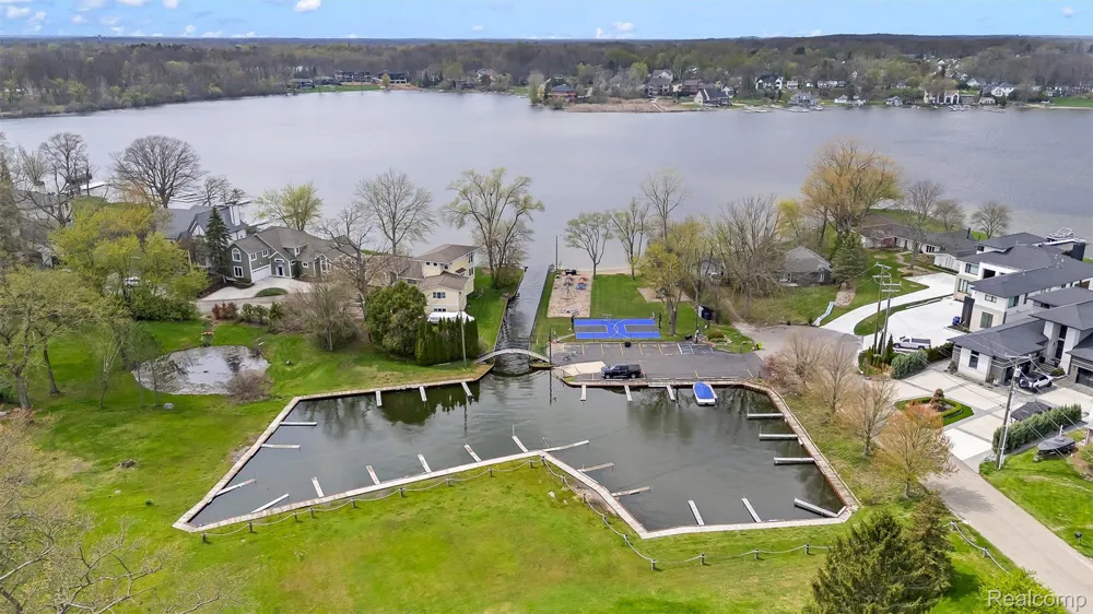 2745 Lari Court West Bloomfield Charter Township, MI 48324