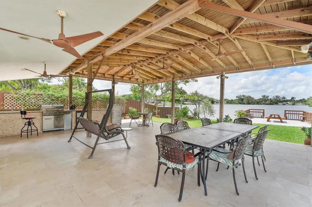 2531 NE 195th St Miami, FL 33180