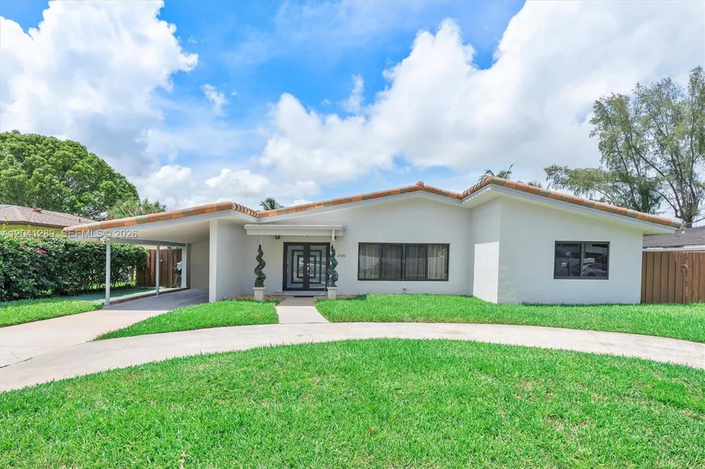 2531 NE 195th St Miami, FL 33180