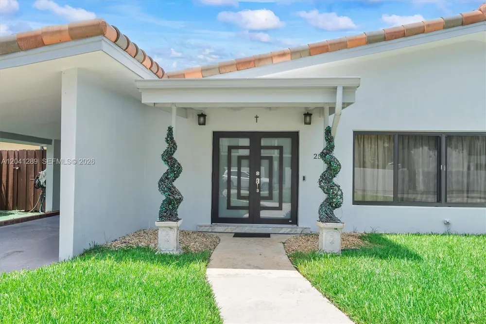 2531 NE 195th St Miami, FL 33180