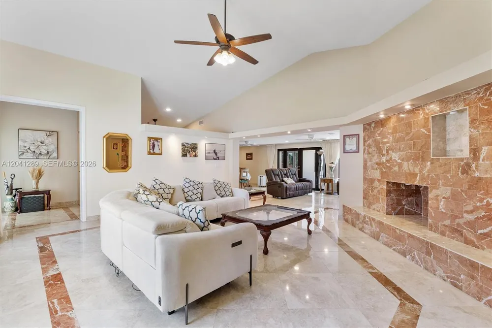 2531 NE 195th St Miami, FL 33180