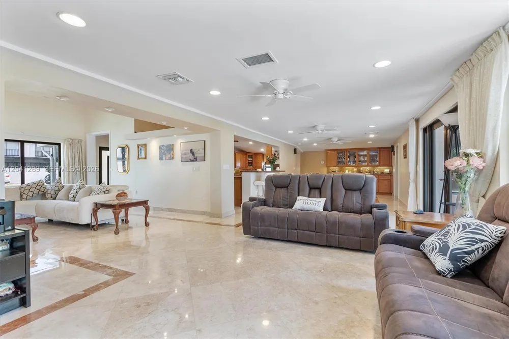 2531 NE 195th St Miami, FL 33180
