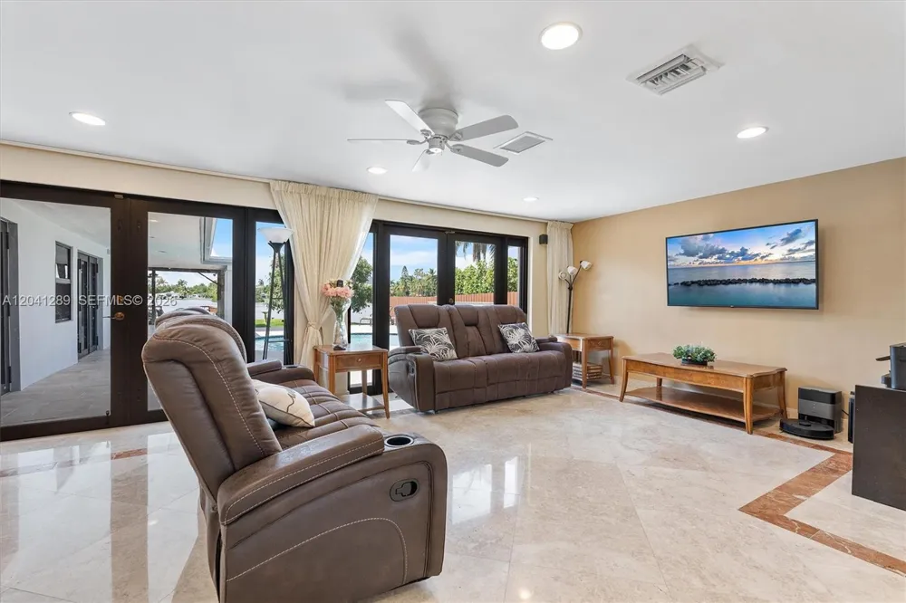 2531 NE 195th St Miami, FL 33180
