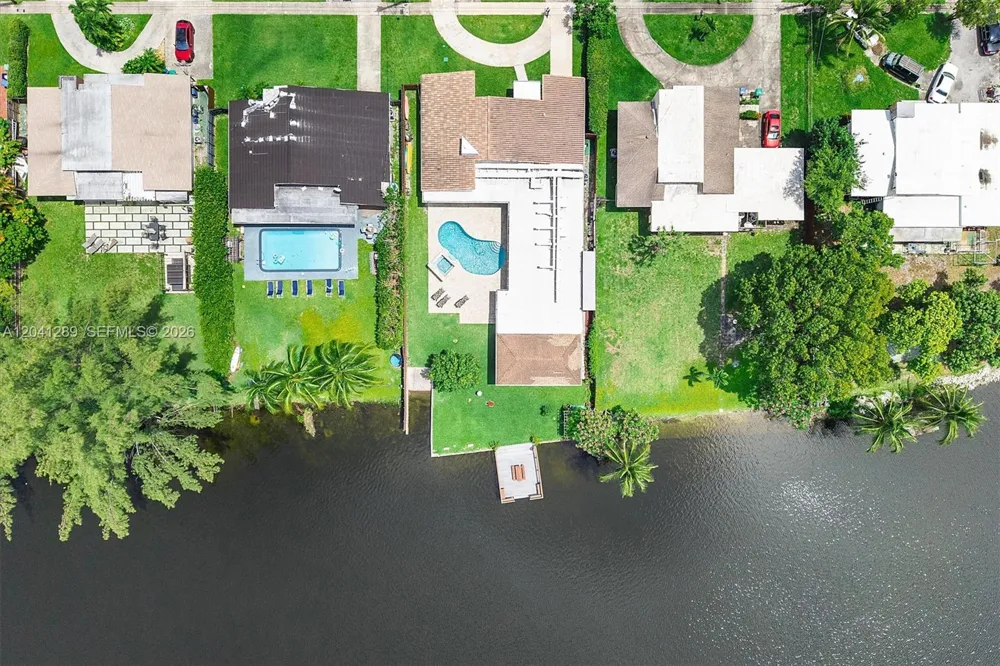 2531 NE 195th St Miami, FL 33180