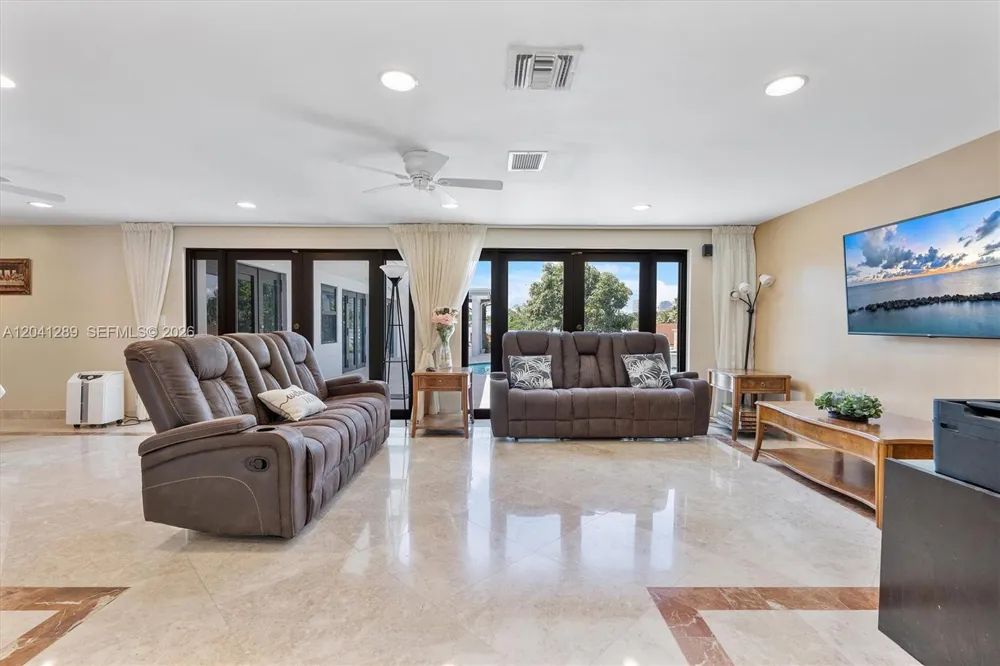 2531 NE 195th St Miami, FL 33180